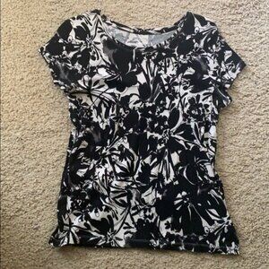 Black/cream floral print tee